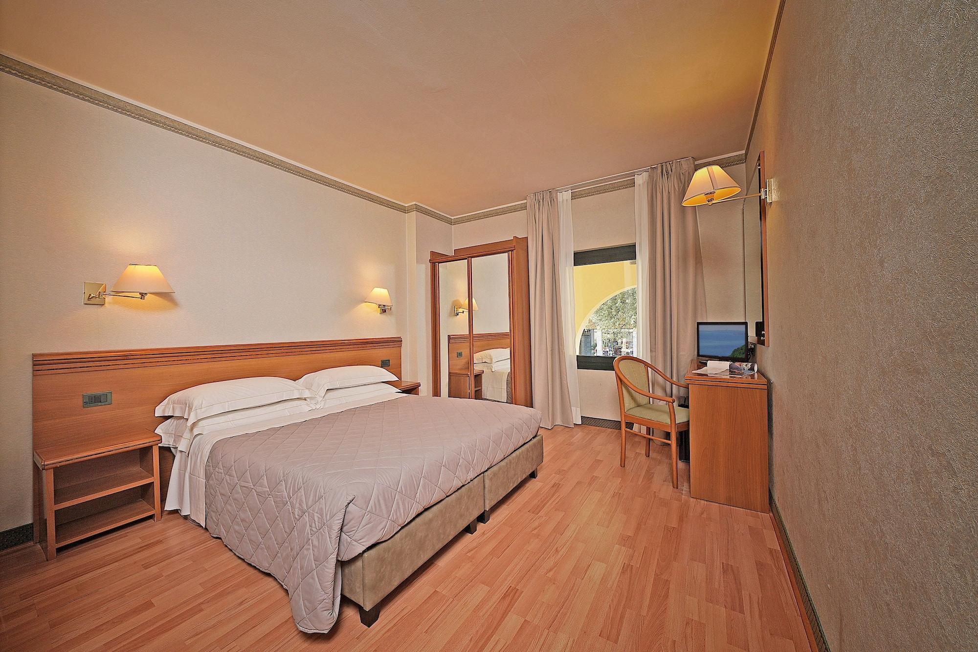 Hotel Du Lac Gardone Riviera Ngoại thất bức ảnh